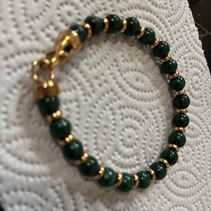Malachite Men’s stretch bracelet with beautiful gold clasps.